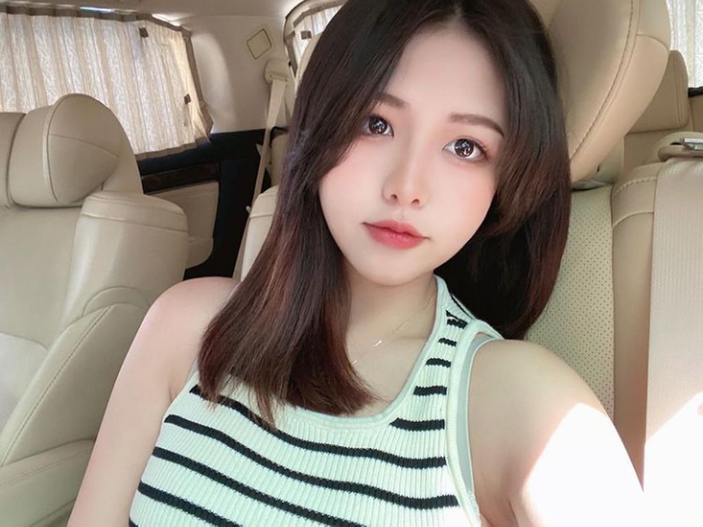 Perempuan yang Diisukan Jadi Pacar Baru Stephen Chow
